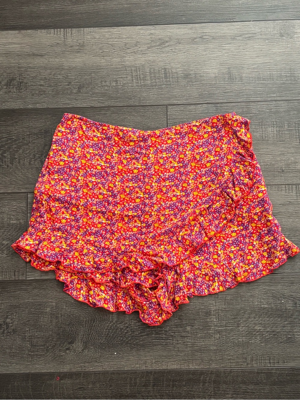 Floral Ruffle Skort Shorts in Red-Pink Mix